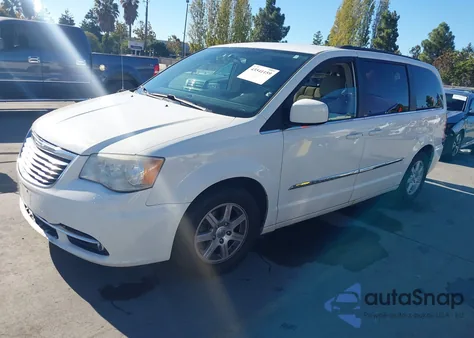 2011 Chrysler Town & Country Touring z USA, uszkodzony, nr VIN 2A4RR5DG3BR611547